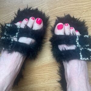 BOUTIQUE ELEGANT FUN MONSTER FUR SLIDE SANDALS